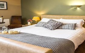 The Lounge Hotel & Bar